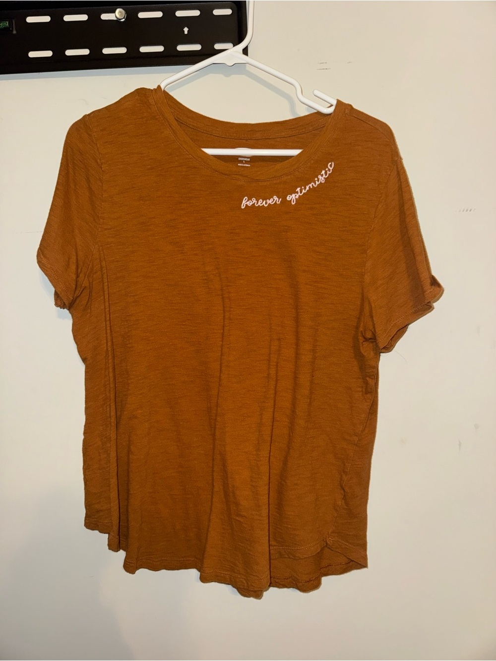 Old Navy Short Sleeve Tee in Rust with 'forever optimistic' Script